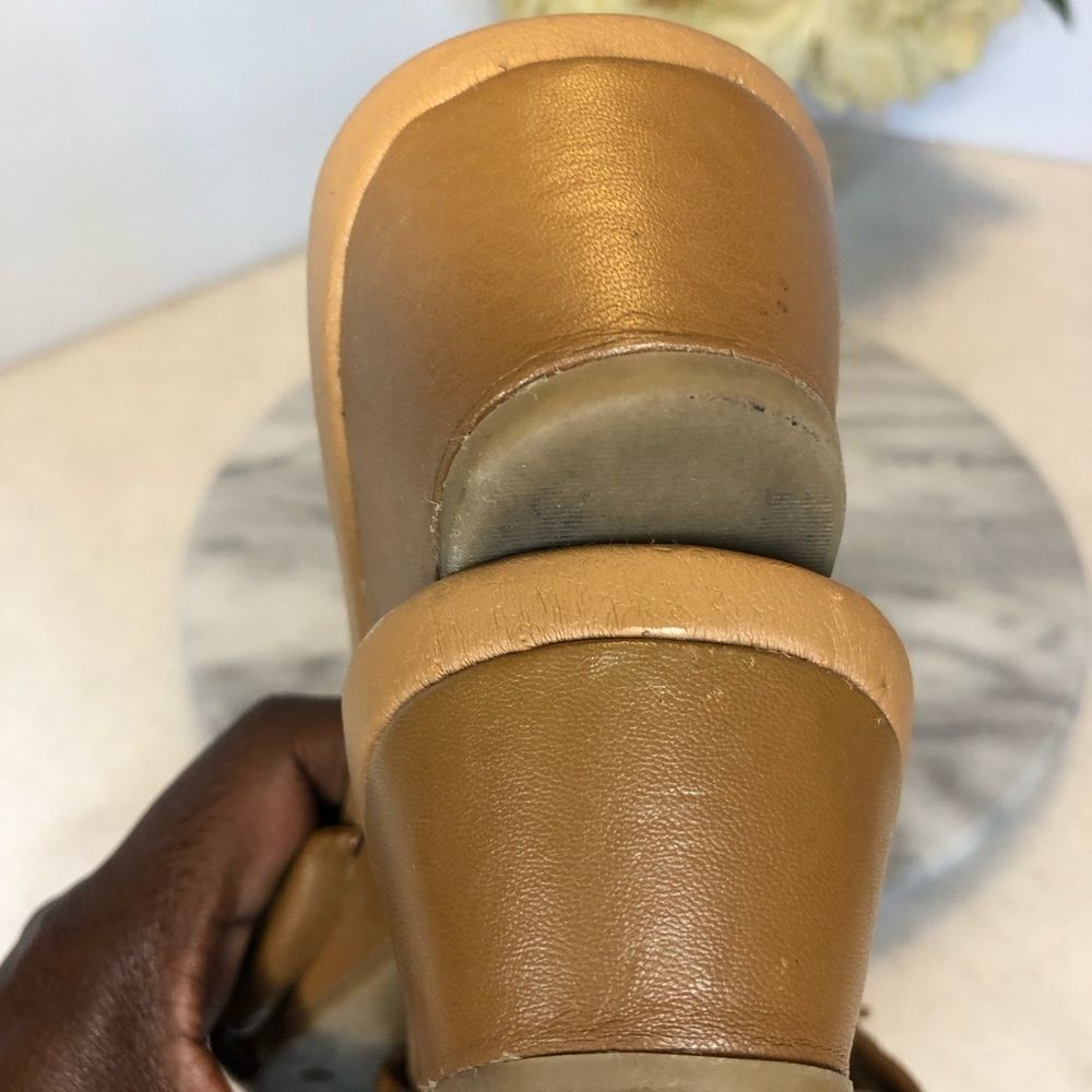 Tignanello tan thong sandals size 7 - Picture 5 of 8